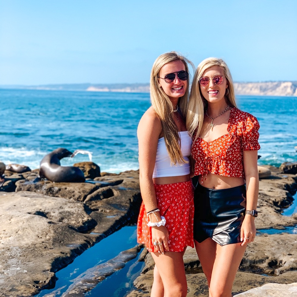 Meet your Poshers, Reagan & Bridget